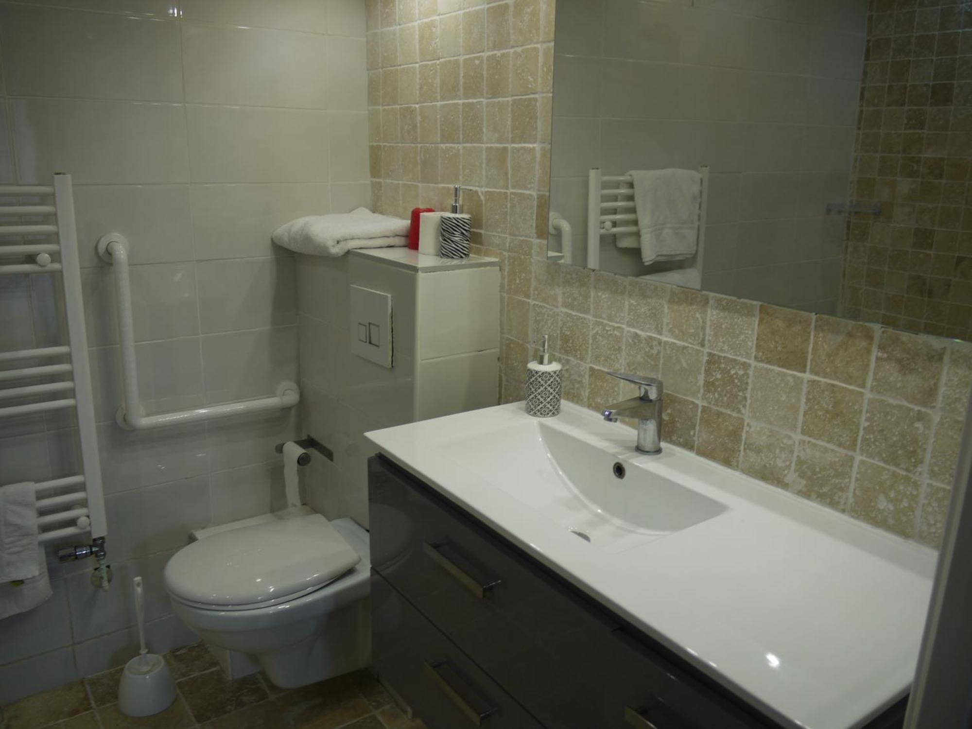 ז'רנק Hotel Karina מראה חיצוני תמונה