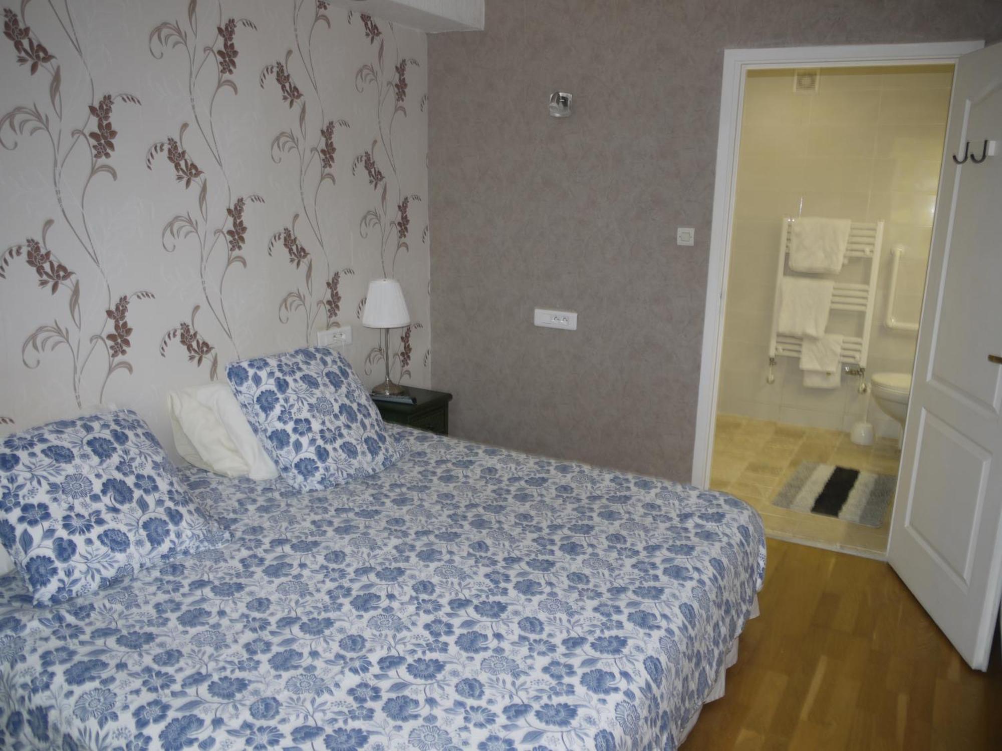 ז'רנק Hotel Karina מראה חיצוני תמונה